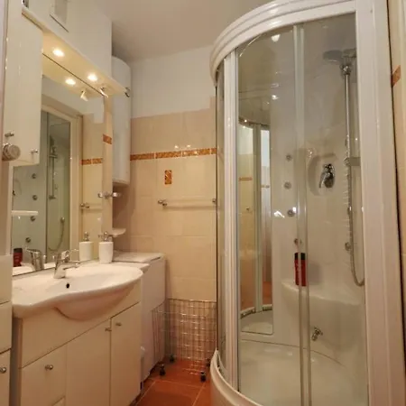 Bella Vista Apartment *